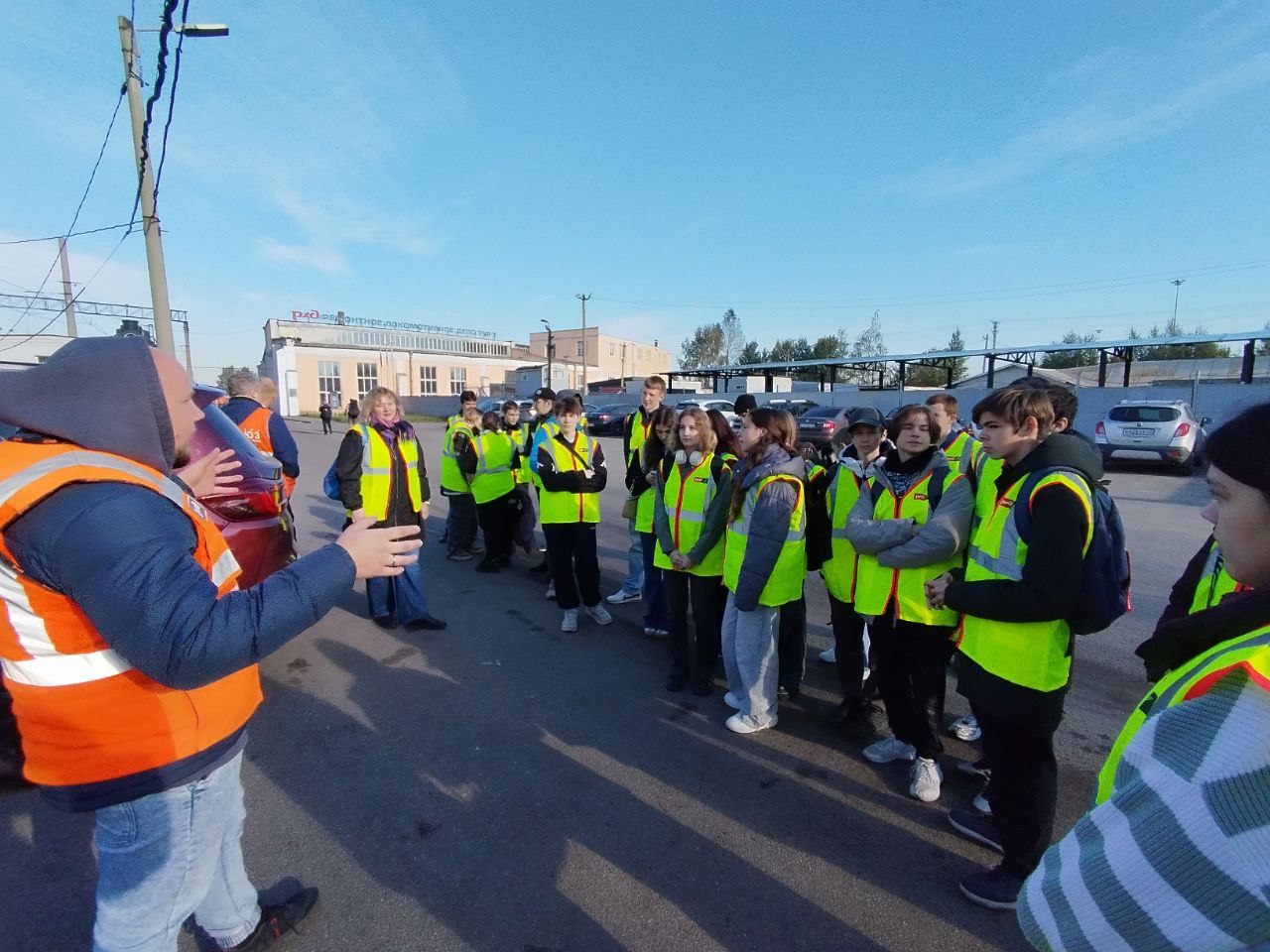 Профориентационное занятие с учащимися в эксплуатационном локомотивном депо Санкт-Петербург-Финляндский